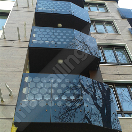 ПАРАПЕТ СЪС ДИСТАНЦИОНЕРИ